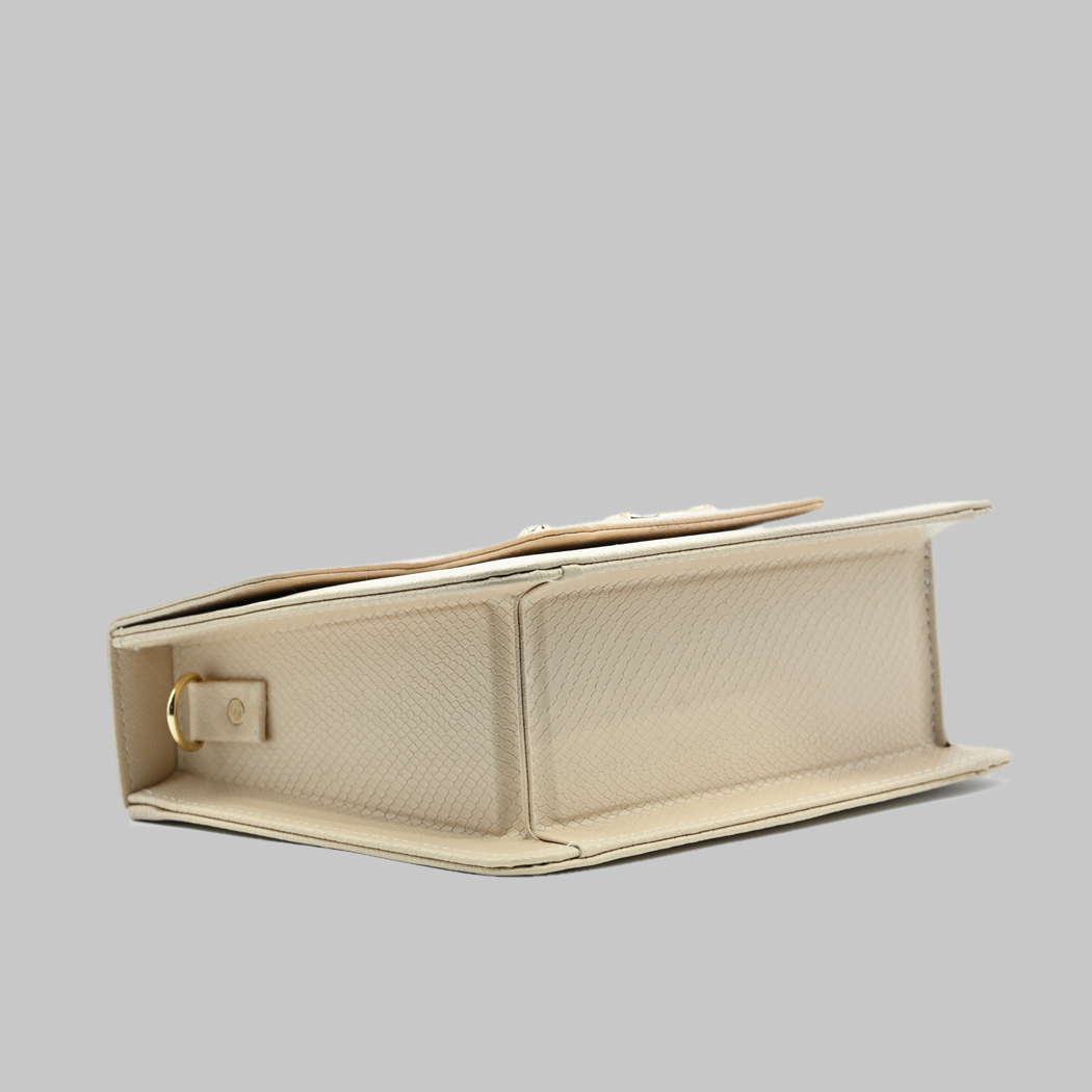 Lustre Pearl Tote – Elegant Beige Handbag with Pearl Handle